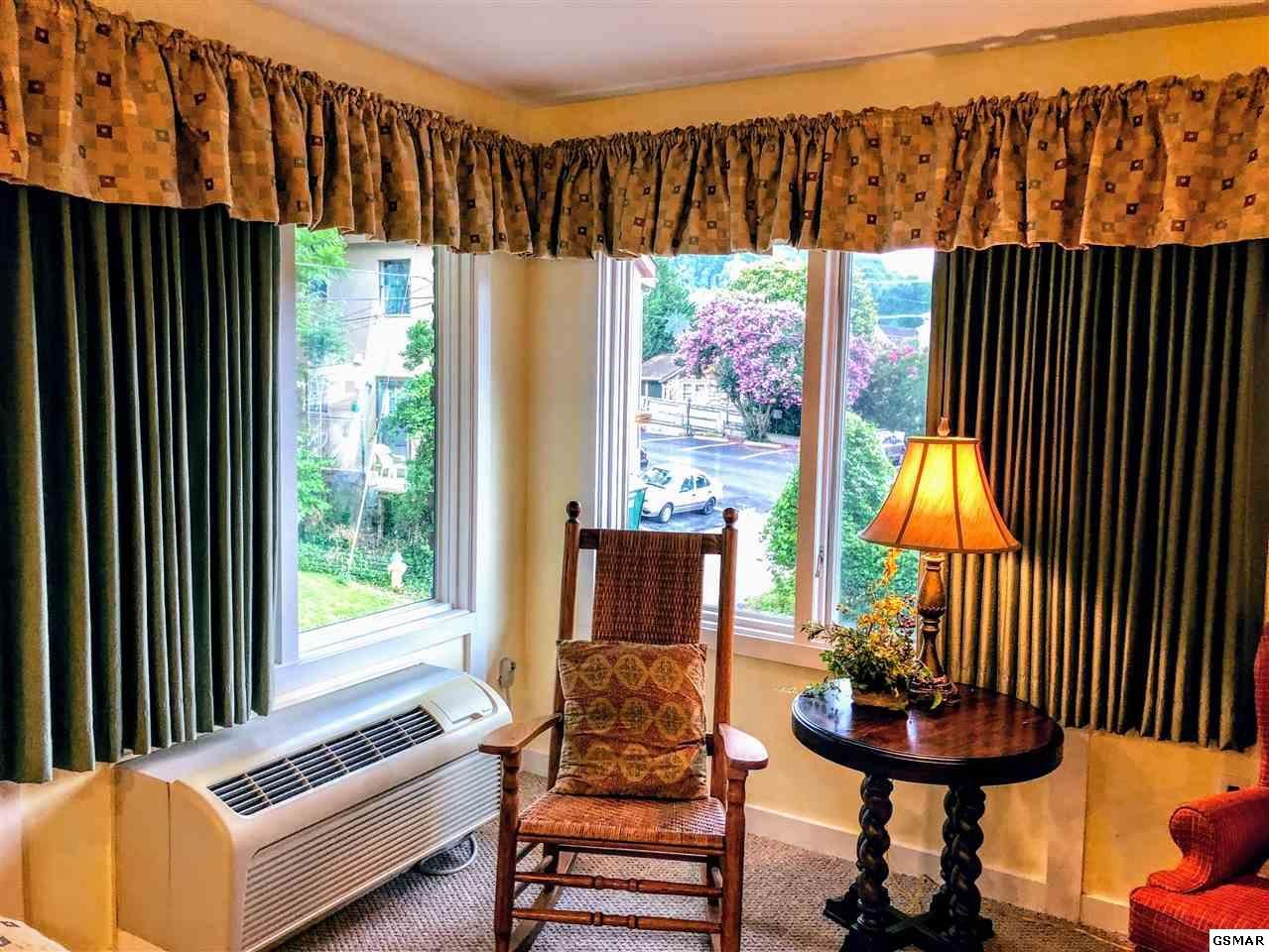425 Stuart Ln, Gatlinburg, TN 37738